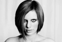 стрижка для круглого лица — ассиметричная гладкая стрижка